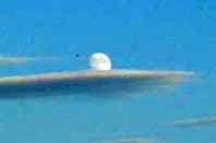 Lune dans les nuages