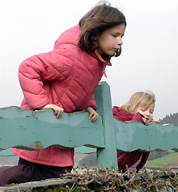 Margot-Juliette sur la balustrade