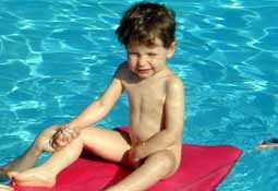 margot fait du surf !